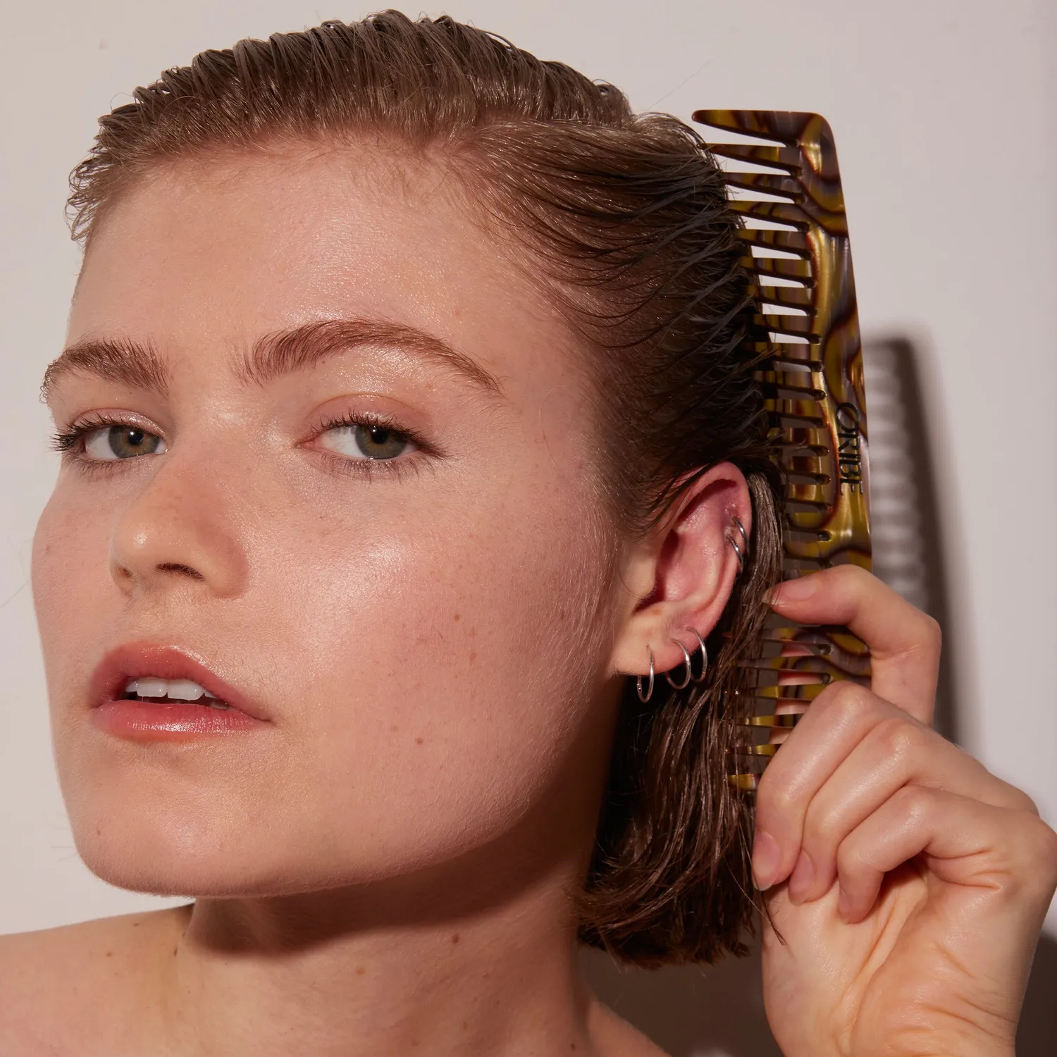 Oribe Italian Resin Wide Tooth Comb Kamm Normal grobzinkig