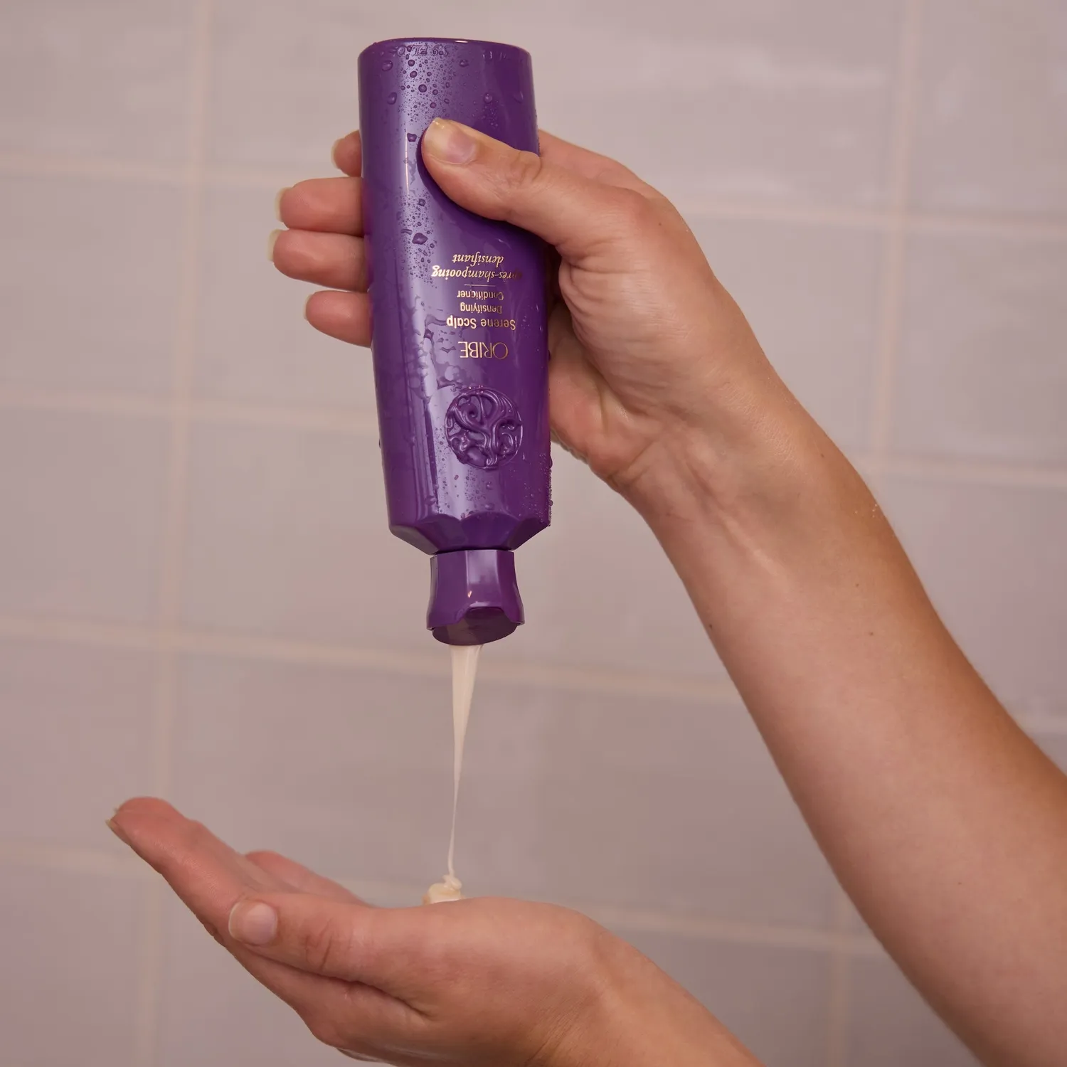 Oribe Serene Scalp Densifying Conditioner för dünnes Haar Normal